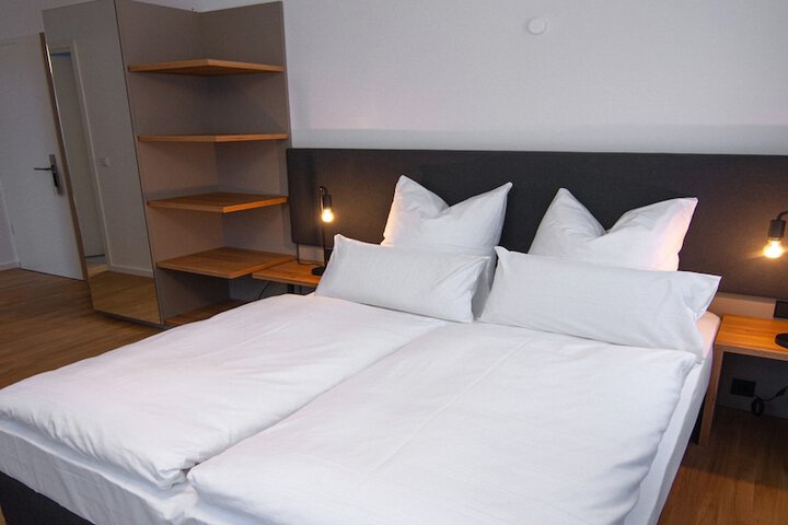 Room 8 of 36