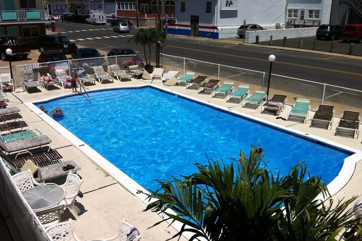Pool 35 of 53