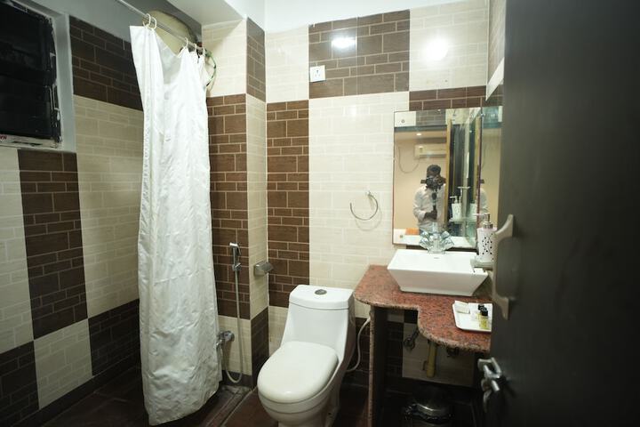 Room 11 of 20