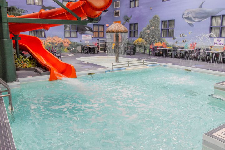 Hotel Pool