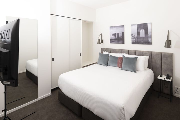 Room 3 of 108