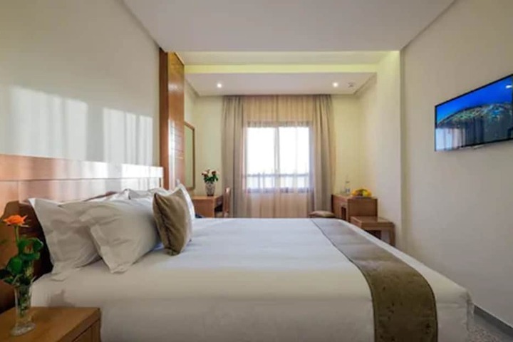 Room 9 of 33