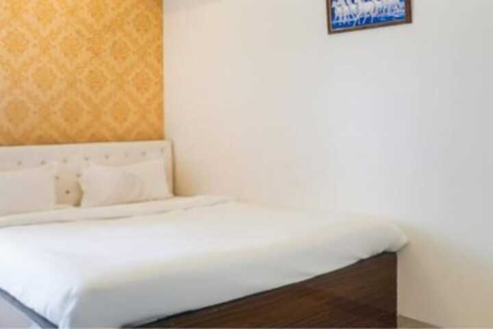 Room 4 of 14