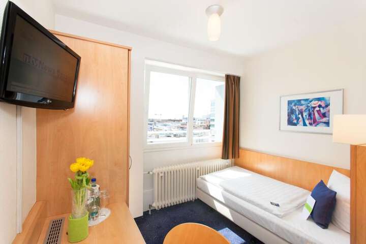 Room 12 of 71