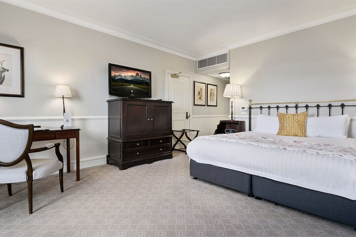 Room 8 of 76