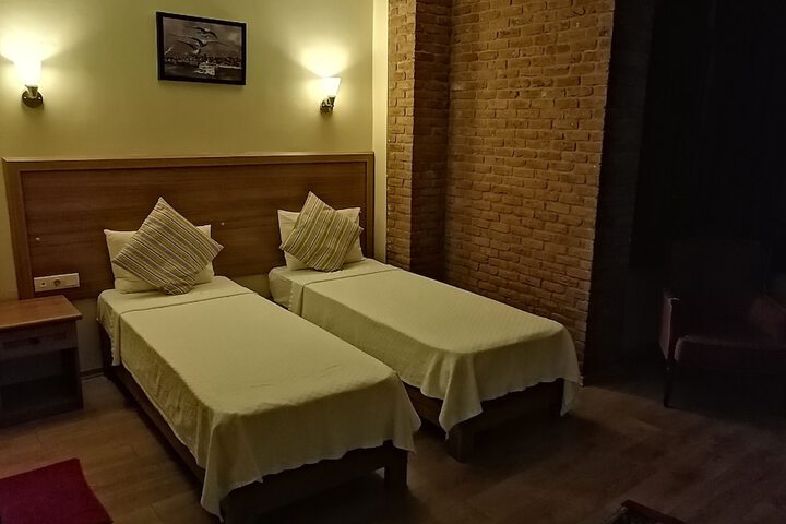 Room 12 of 38