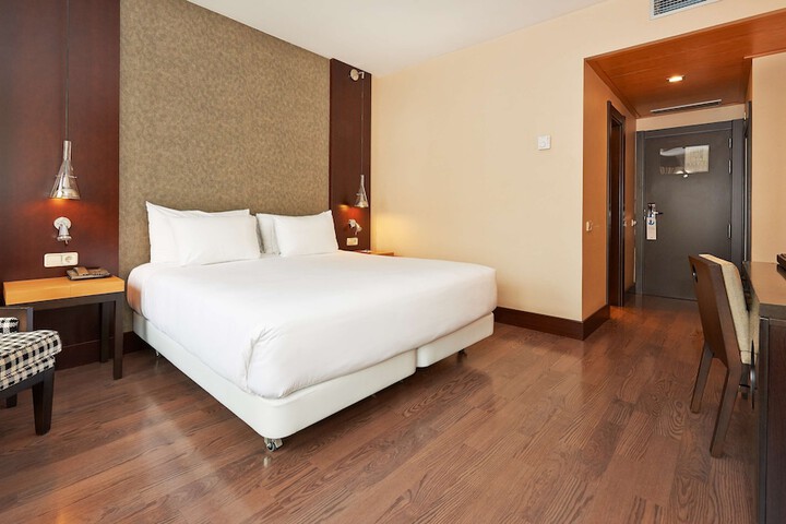 Room 7 of 28