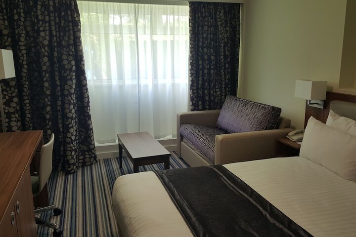 Room 8 of 109