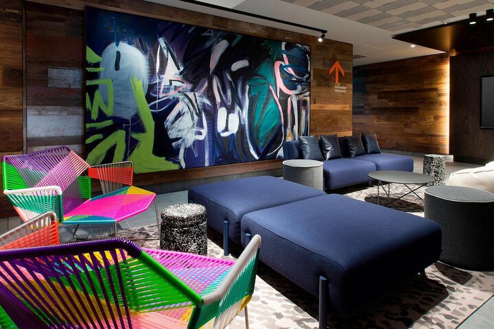 Lounge 77 of 115