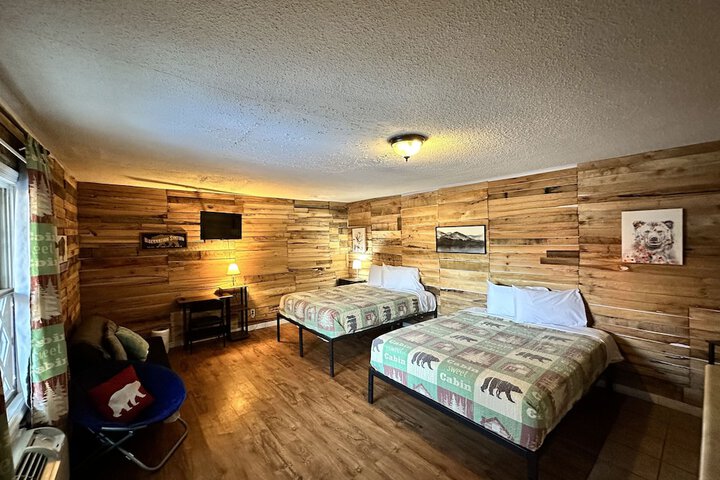 1 Queen Bed (13 of 24)