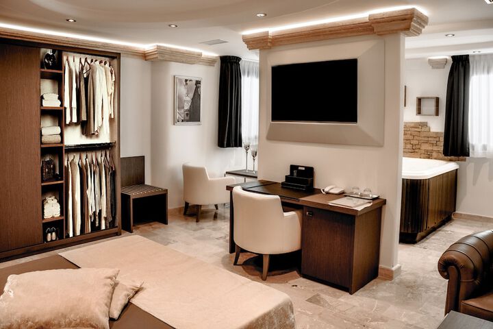 Room 9 of 73