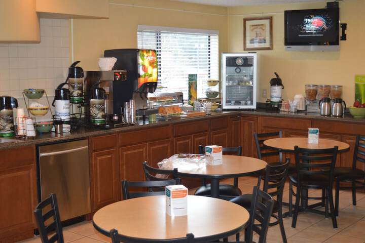 Breakfast area