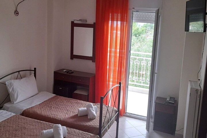 Room 3 of 34