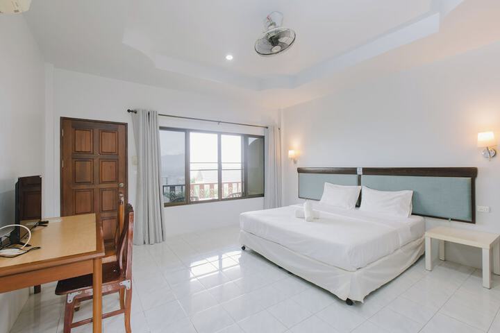 Room 44 of 157