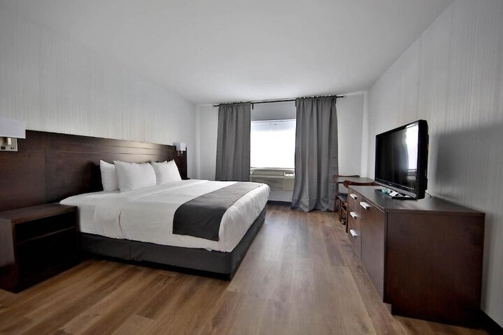 1 King Bed (16 of 20)