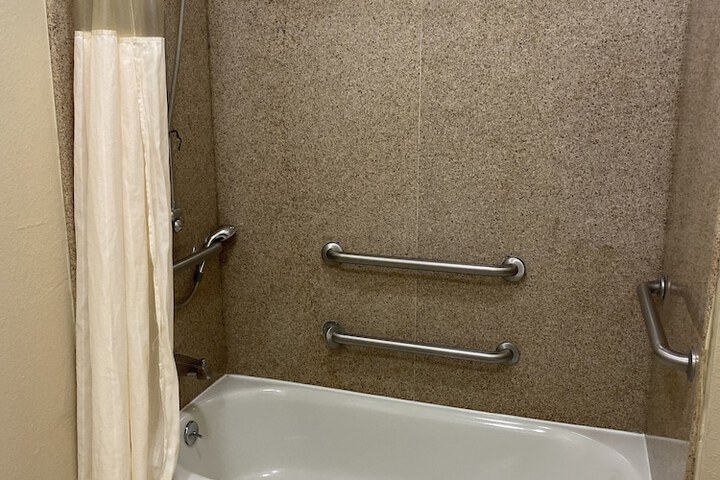 Room 9 of 17