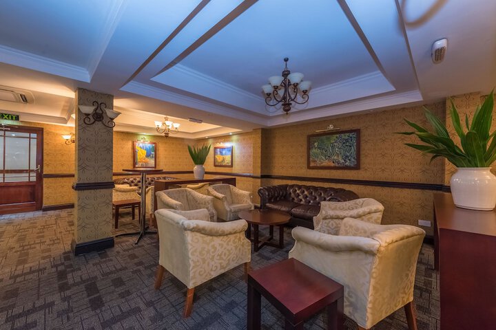 Lounge 80 of 99