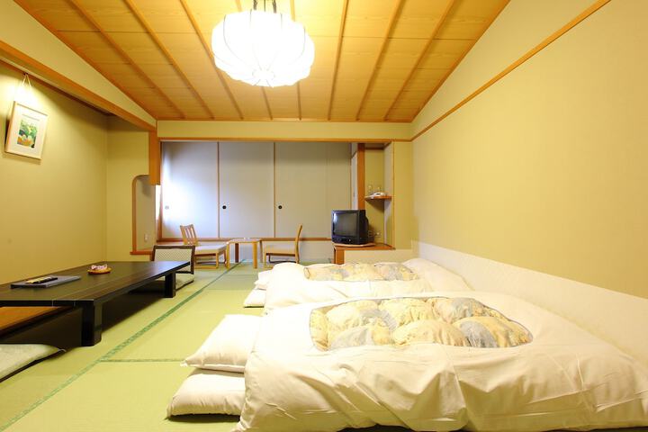Room 6 of 22