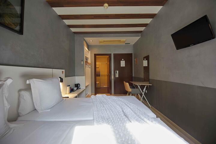 Room 14 of 38