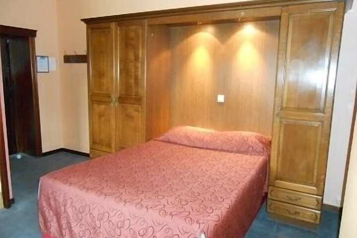Room 8 of 37