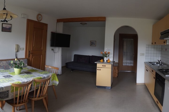 Room 10 of 33
