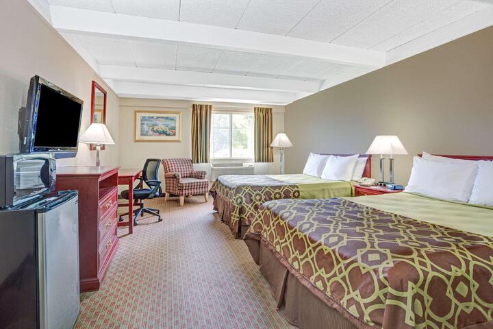 1 King Bed (3 of 7)