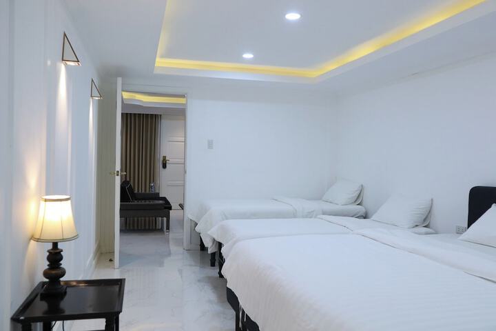 Room 18 of 117
