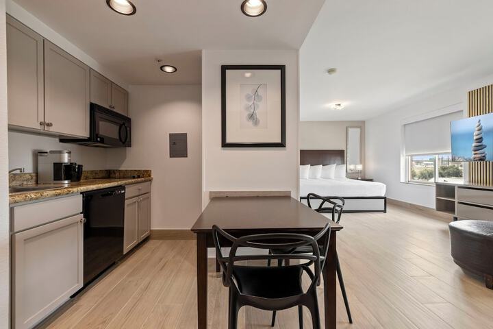 Room 10 of 35