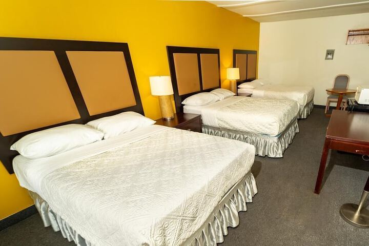 Room 6 of 10