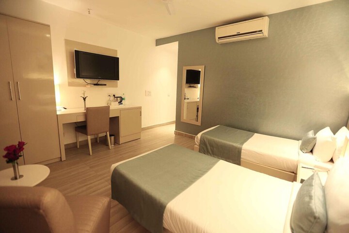 Room 14 of 37