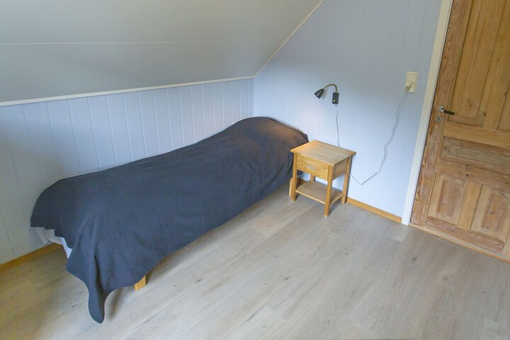 Room 4 of 18