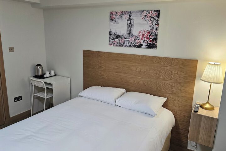 Room 13 of 38