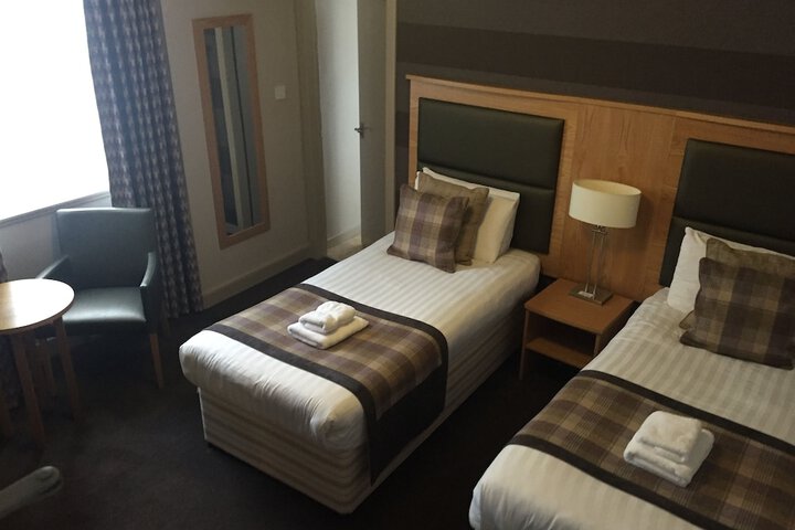 Room 12 of 38