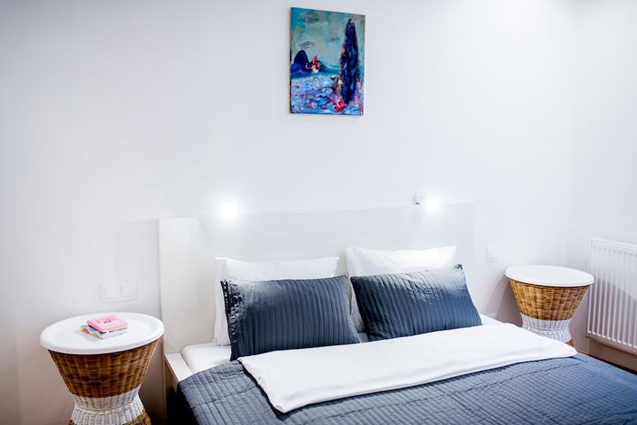 Room 2 of 108