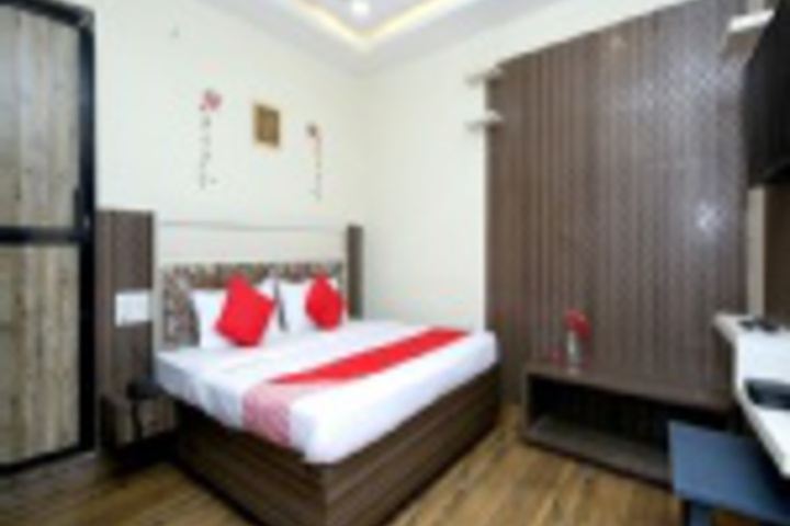 Room 348 of 407