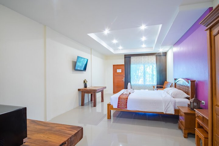 Room 8 of 38