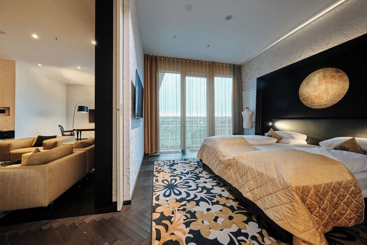 Room 38 of 142