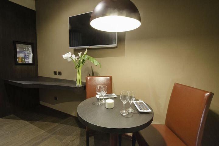 Room 8 of 30