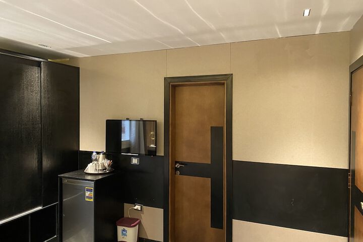 Room 21 of 114