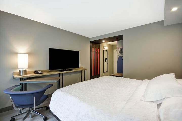 1 King Bed (11 of 12)