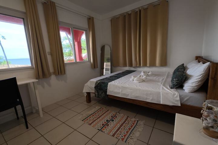 Room 28 of 144