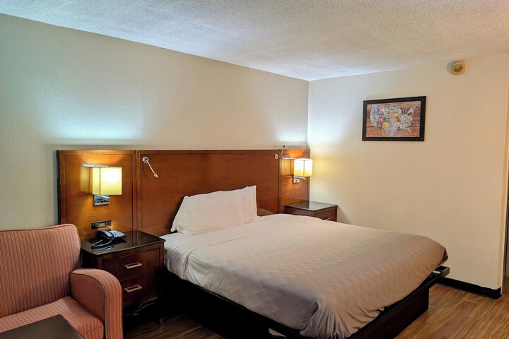 Room 6 of 24