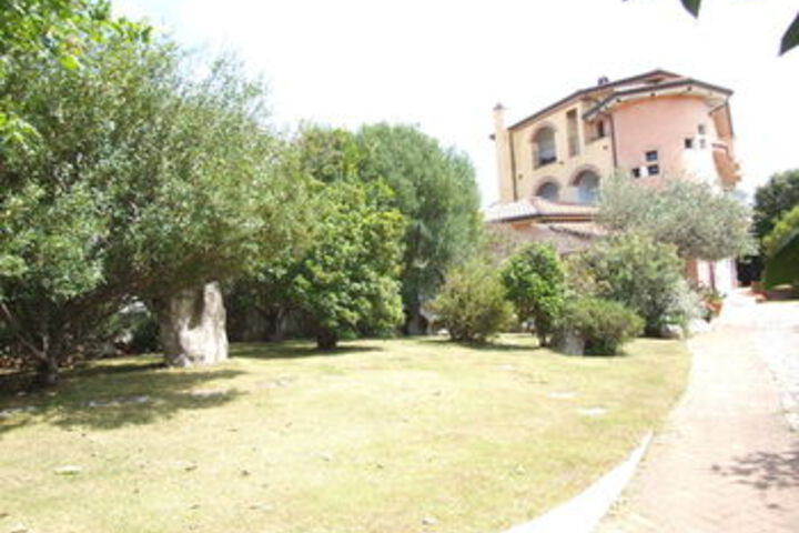 Hotel Exterior 10 of 29