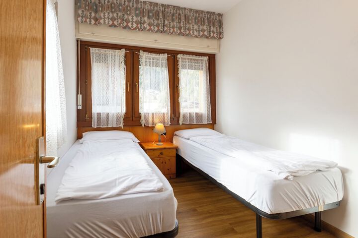 Room 11 of 25