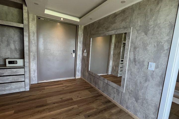 Room 8 of 47