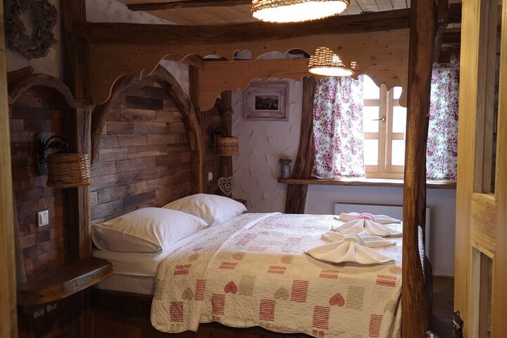 Room 34 of 102