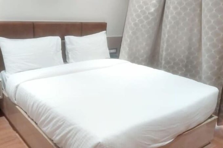 Room 4 of 25