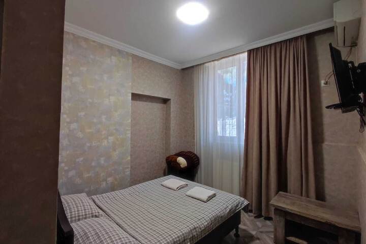 Room 12 of 26