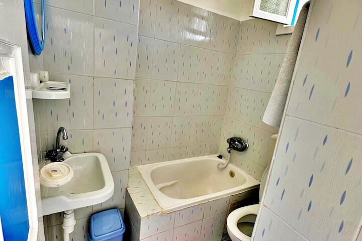 Room 46 of 69