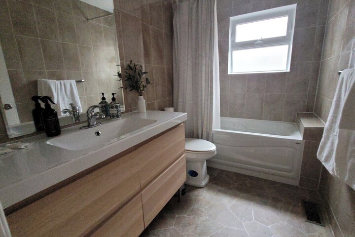Room 32 of 47